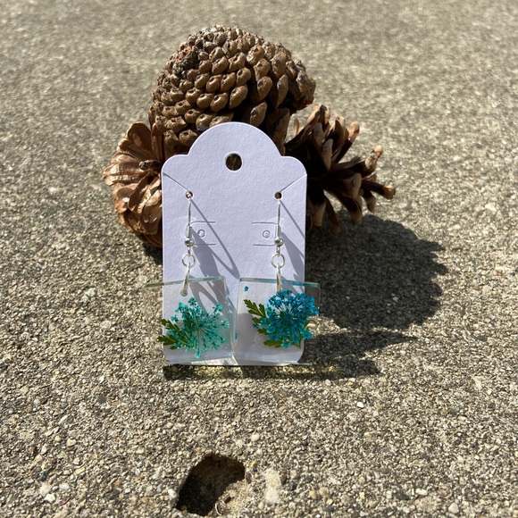 Handmade resin earrings - Picture 2 of 4